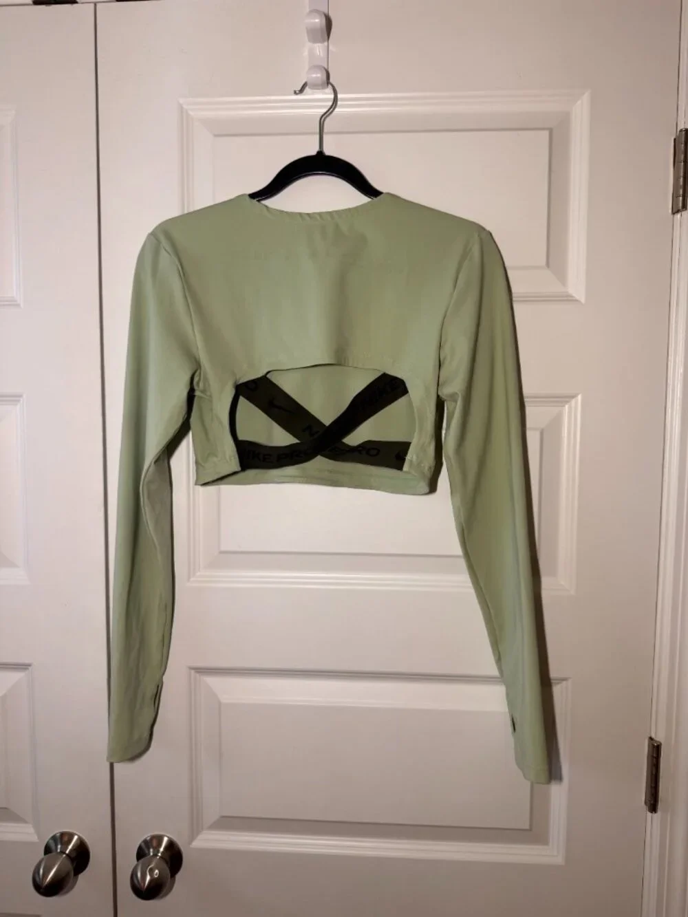 Nike Light Green Long Sleeve Fitted Croptop | Women’s Medium